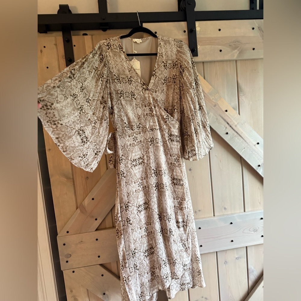 NWT Hem & Thread Chiffon Wrap Dress - Picture 5 of 8